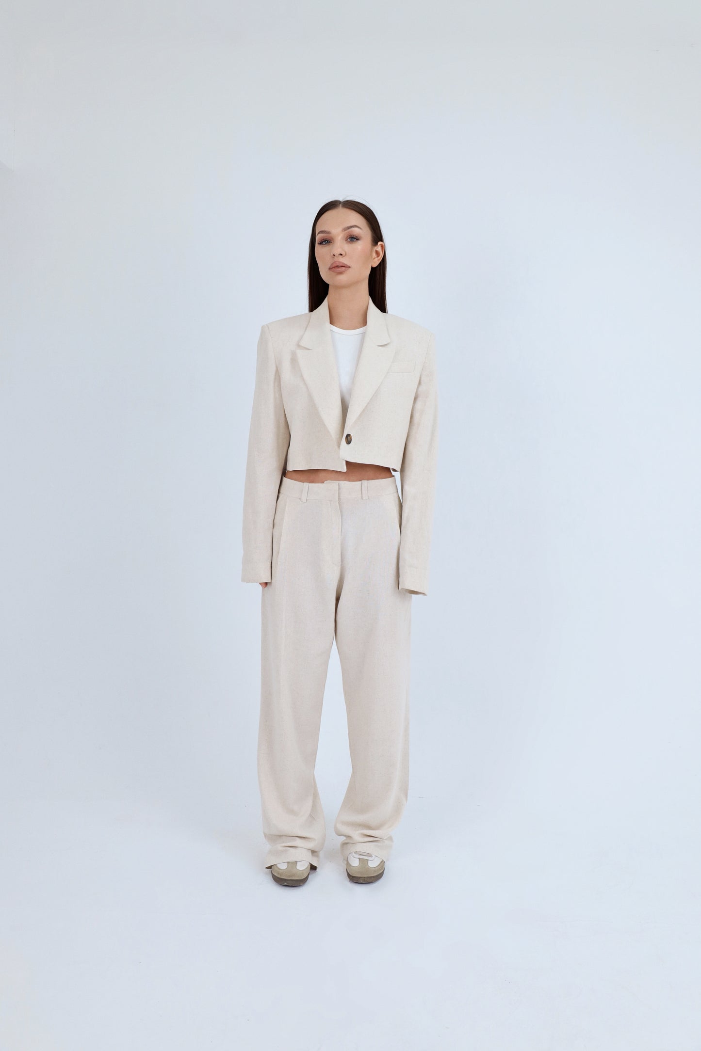 Daddy's cropped blazer in beige