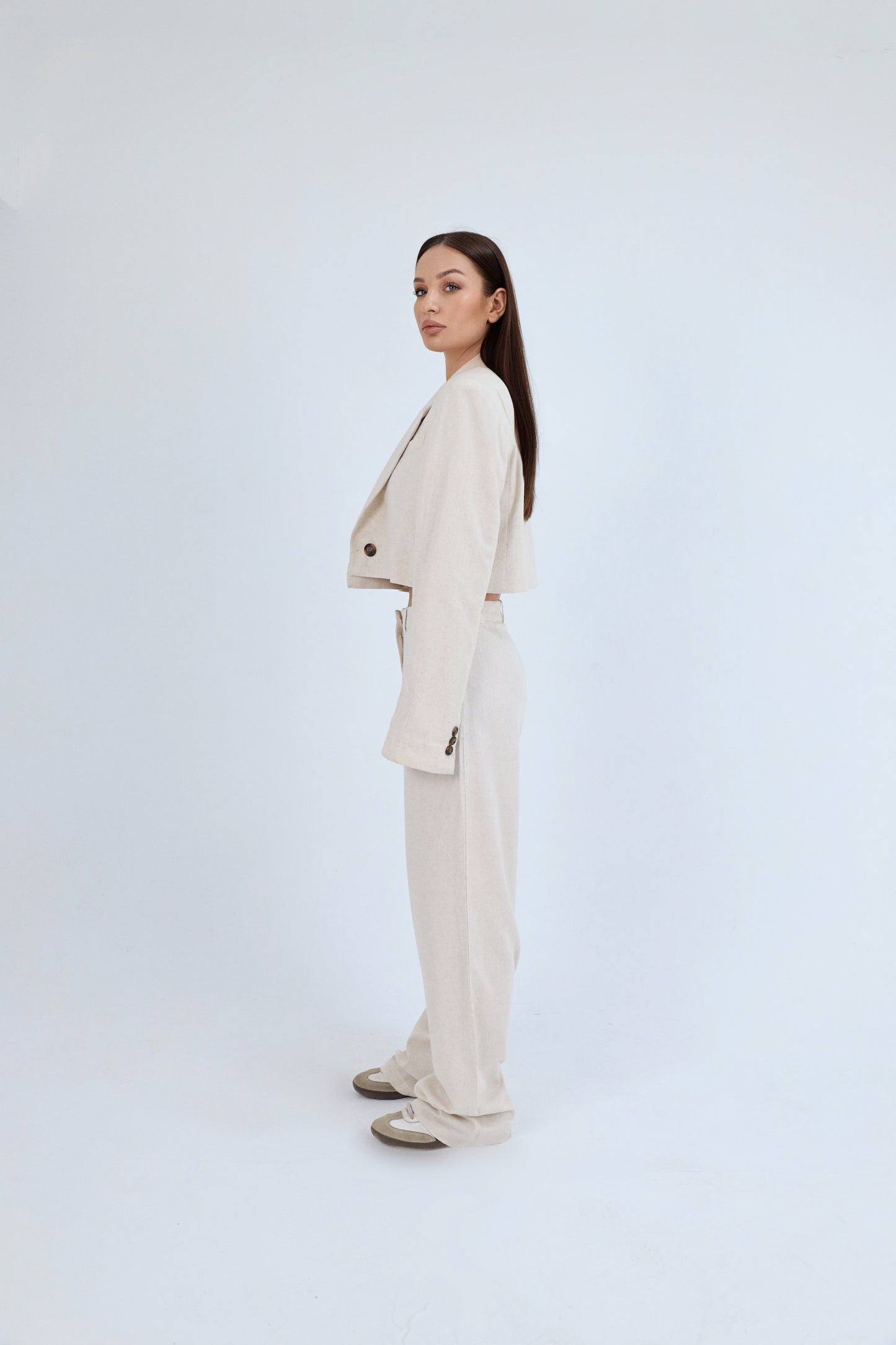 Daddy's cropped blazer in beige