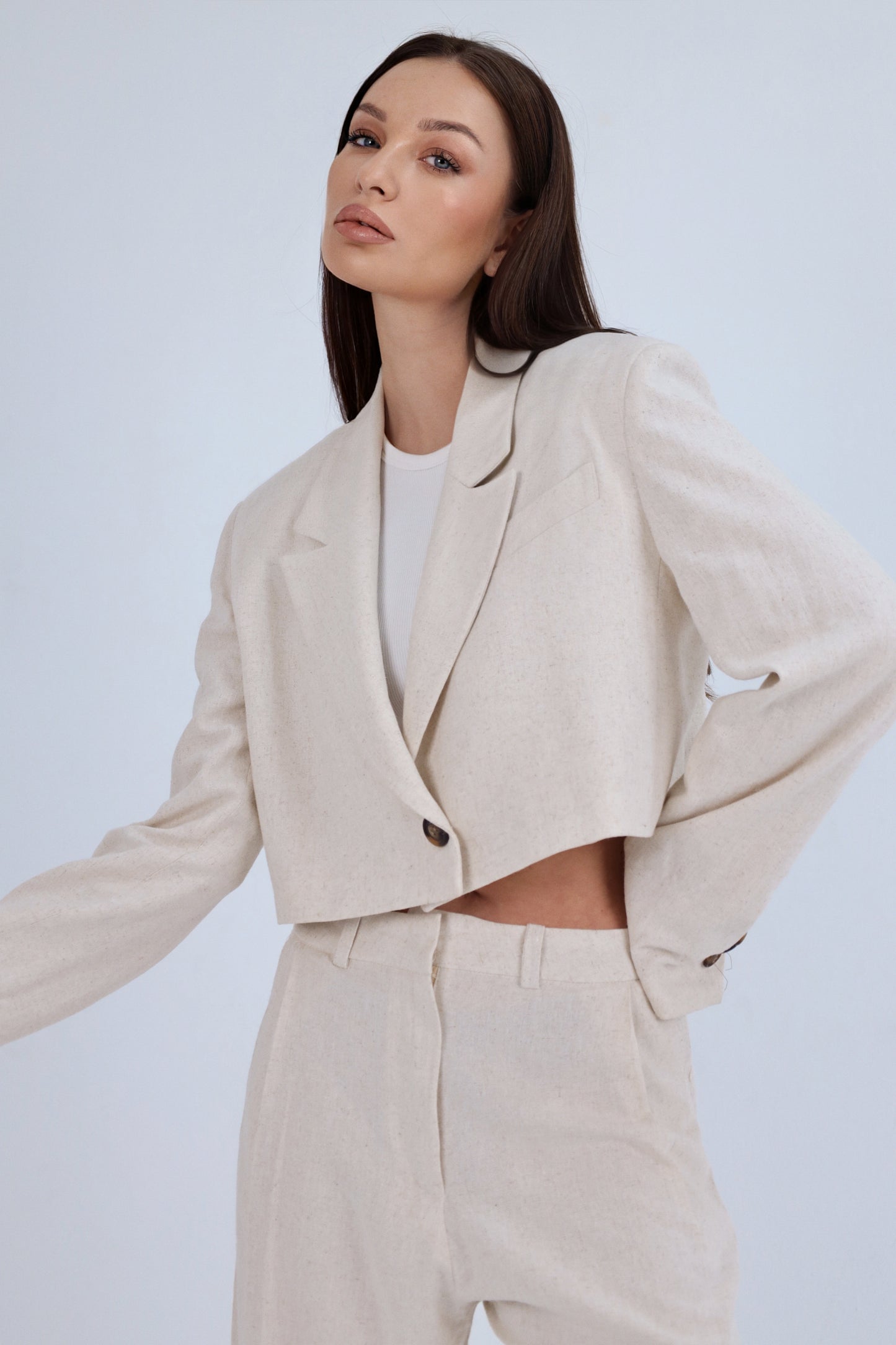 Daddy's cropped blazer in beige